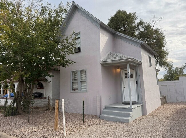 Building Photo - 642 Bellevue Pl