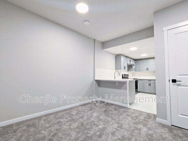 Building Photo - 9487-9227 227 St NW