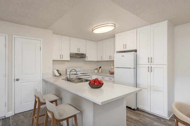 Foto del edificio - Woodbridge Mount Helix "Immediate Move In"