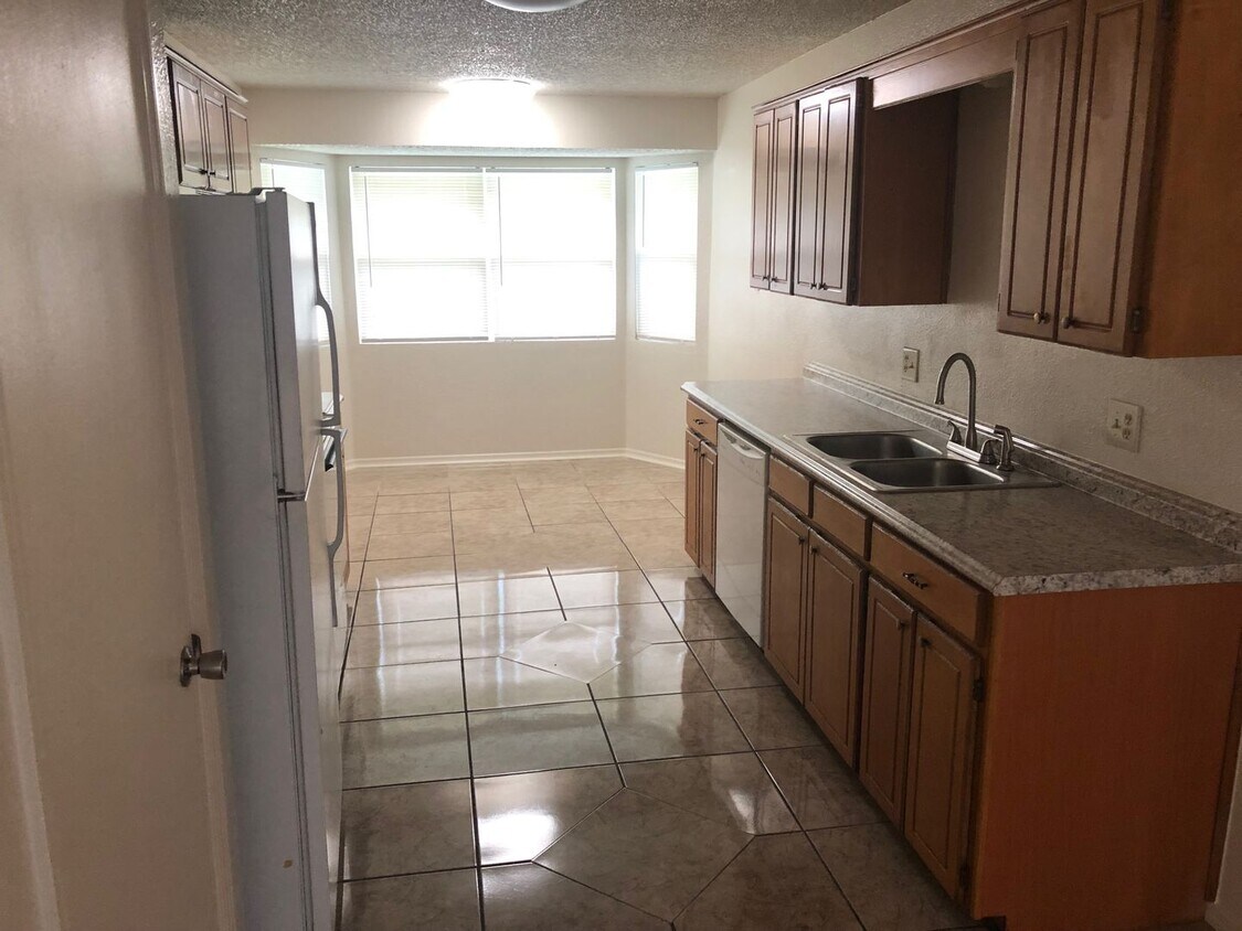 Building Photo - 3 bedroom 2 Bathroom