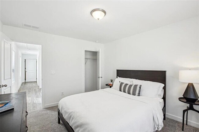 Foto del edificio - 5083 Woodland Hls