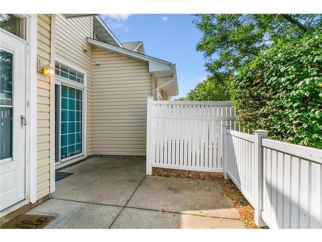 Foto del edificio - Sparkling Clean 2+ Bedroom Townhome with F...