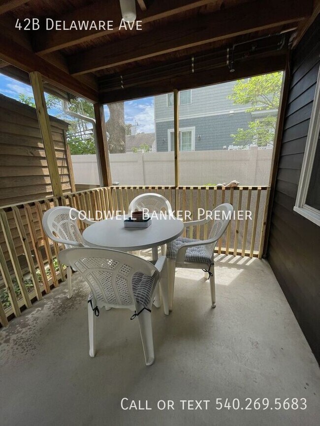 Foto del edificio - 42B Delaware Ave-