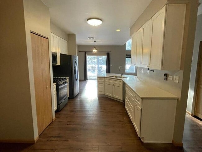 Building Photo - 458 Landmark Ave