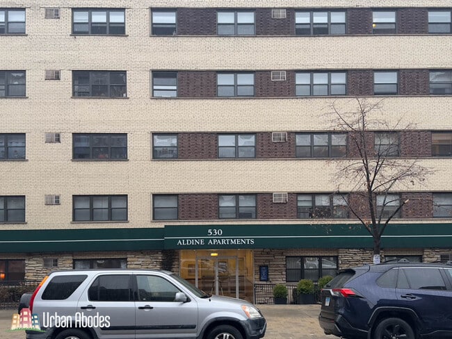 Building Photo - 516 W Aldine Ave