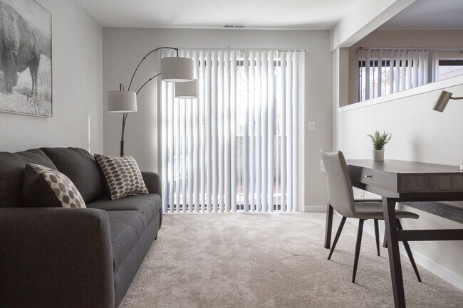 Foto del edificio - Condo in  Downtown Boulder Furnished One bedroom with Den and large Patio looking out to Flatirons