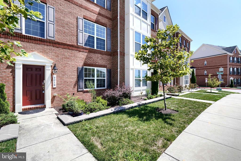 Foto principal - 8016 Blue Stream Dr
