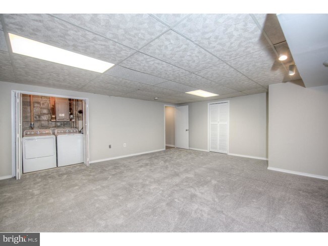 Foto del edificio - 38 Oakmont Pl
