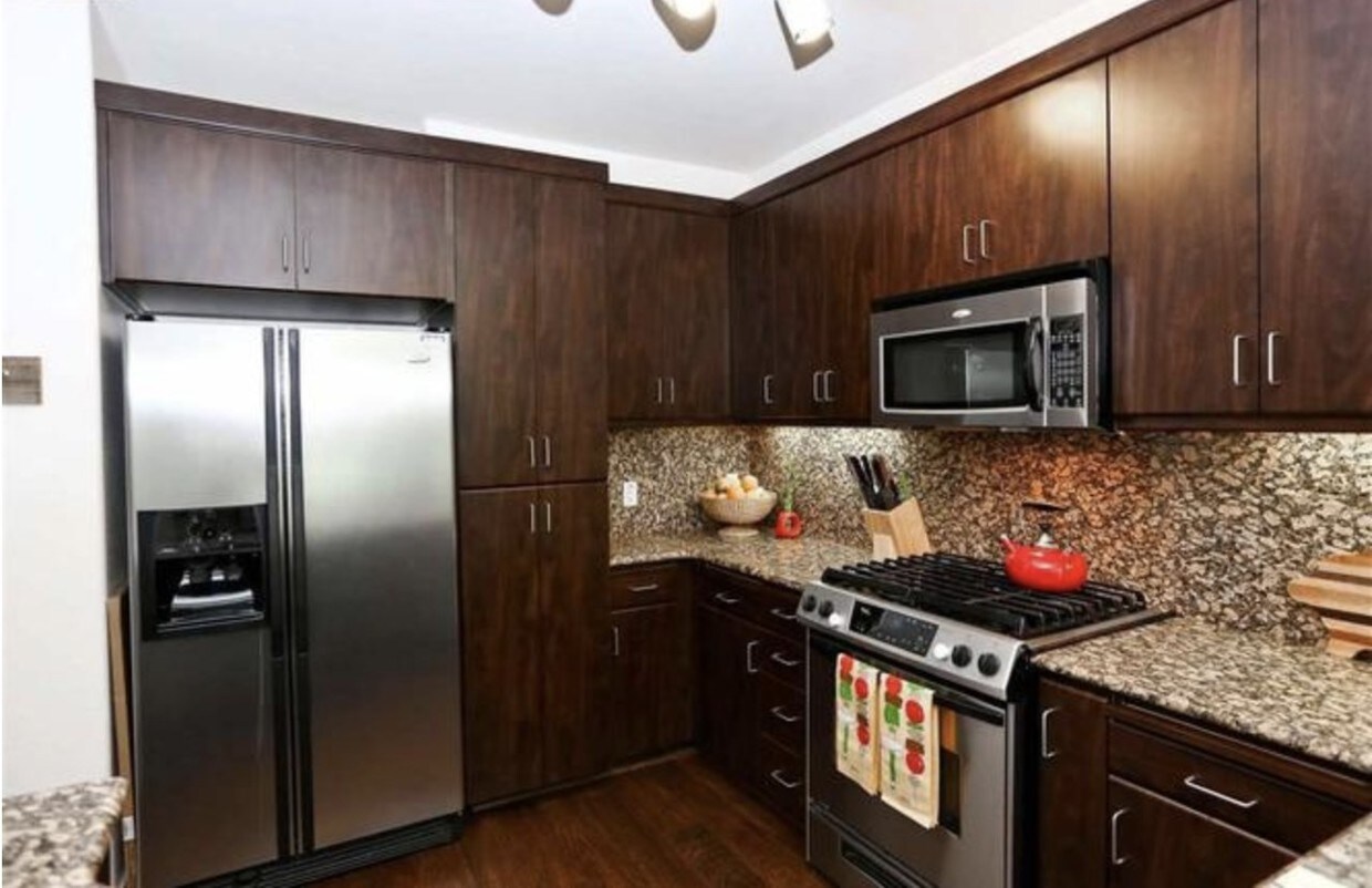 Primary Photo - 5501 De Marcus Blvd