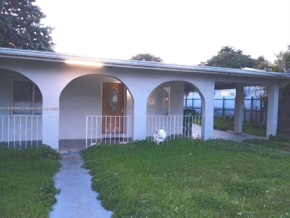 Foto del edificio - 14760 Tyler St