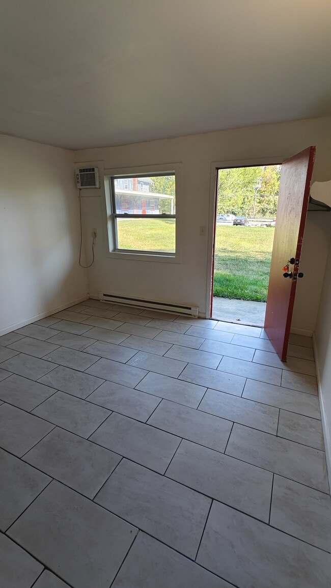 Building Photo - Hideout Rooms