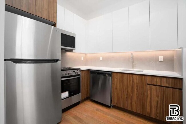 Foto del edificio - 2 bedroom in Brooklyn NY 11206