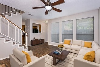 Building Photo - 2805 Meadow Park Dr