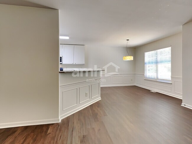 Foto del edificio - 6258 Dumont Lane