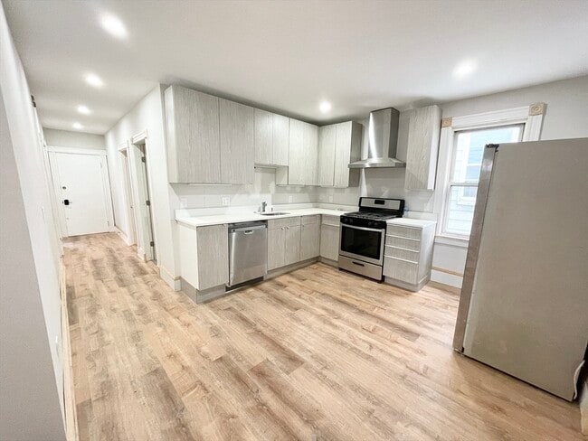 Building Photo - 10 Wave Ave