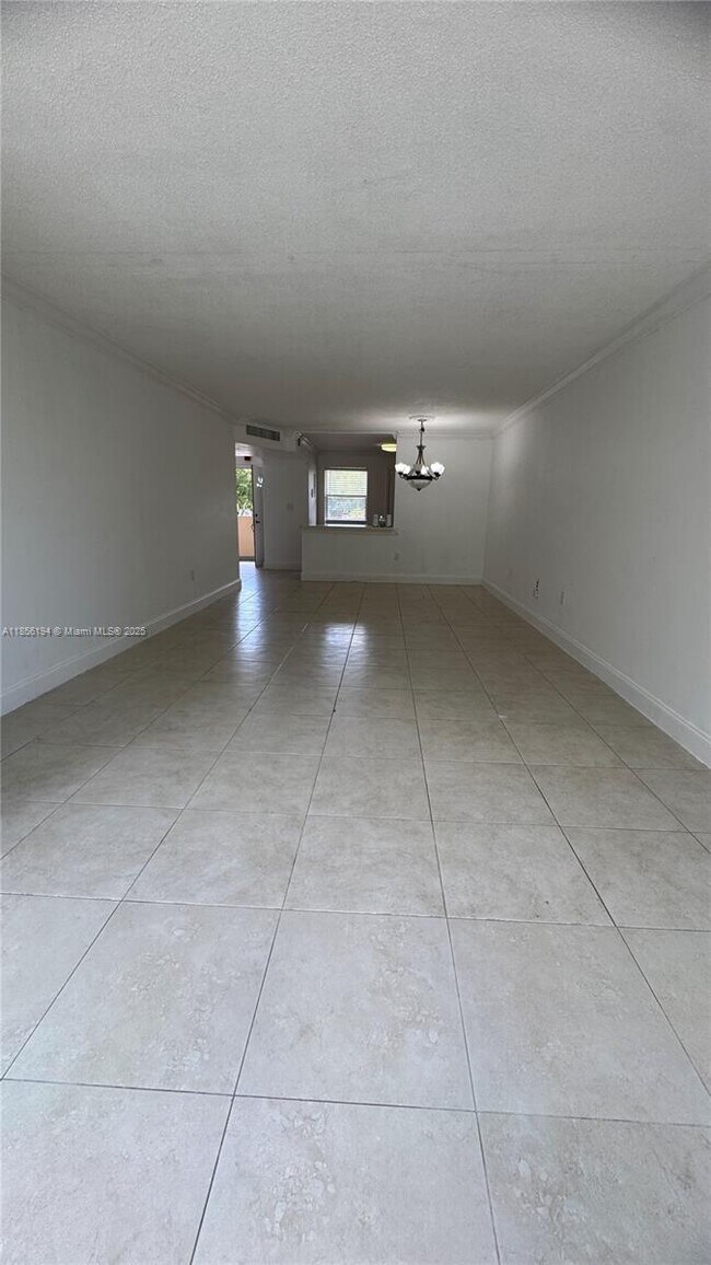 Foto del edificio - 1401 NE 191st St