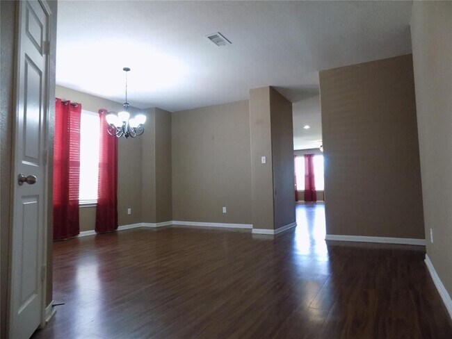 Foto del edificio - 1023 Larkfield Dr