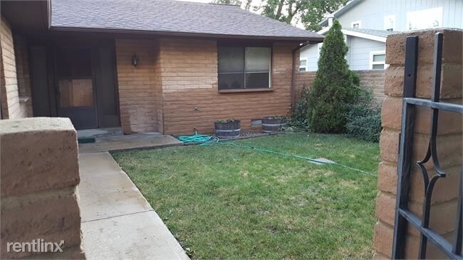 Foto del edificio - 957 Roxwood Ln