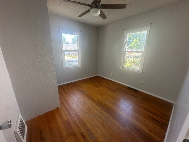 Building Photo - Three Bedroom, Two Bathroom Home! One car ...