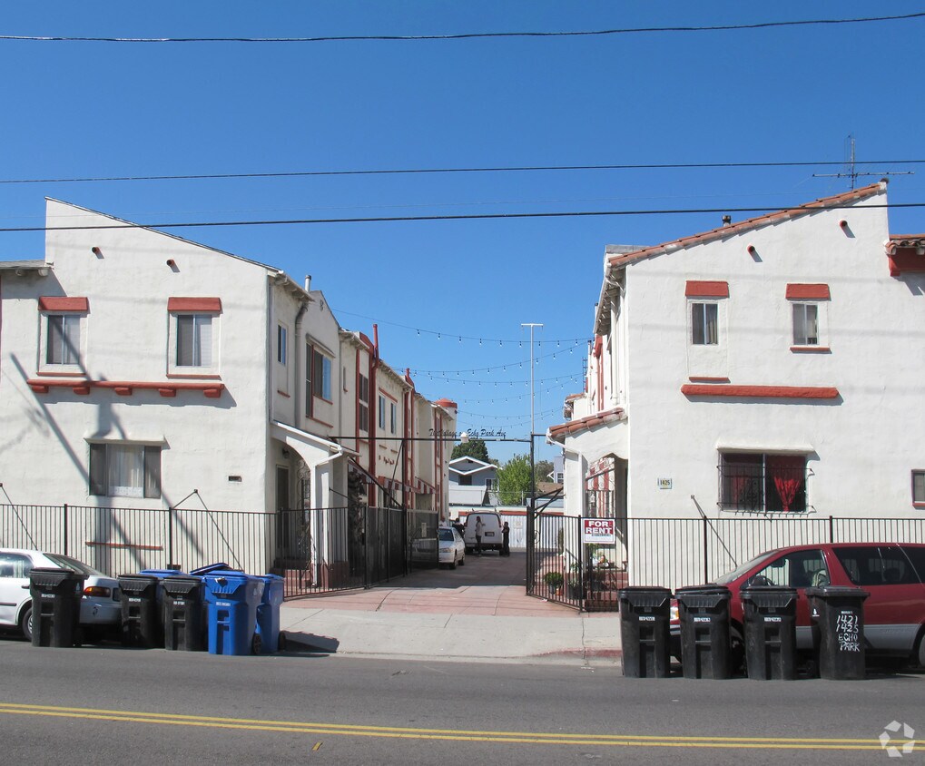 Building Photo - 1421-1425 Echo Park Ave