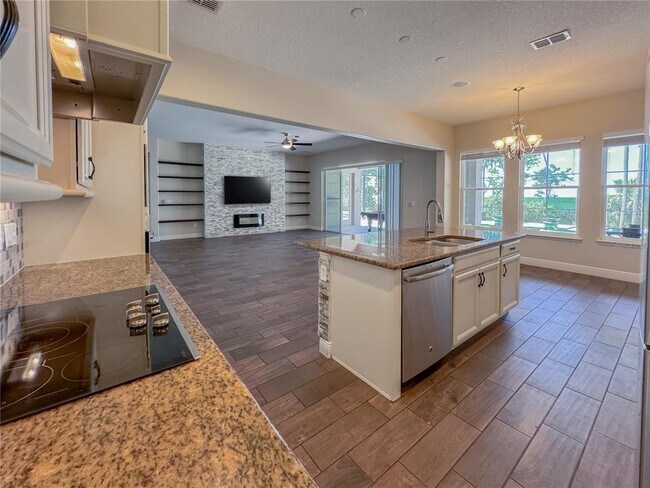 Building Photo - 545 Lake Cove Pointe Cir
