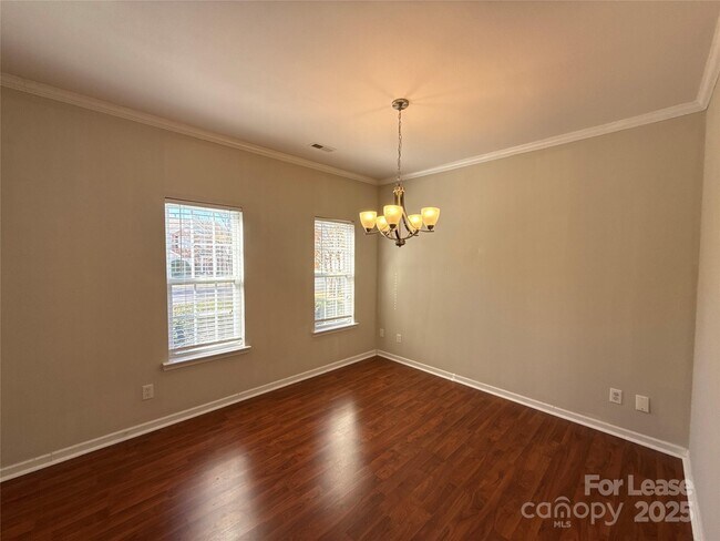 Foto del edificio - 10016 Highlands Crossing Dr