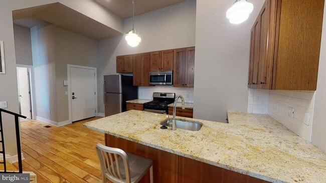 Foto del edificio - 2701 W Girard Ave