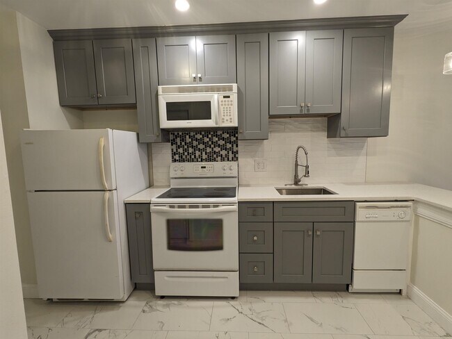 Building Photo - 222 48th St