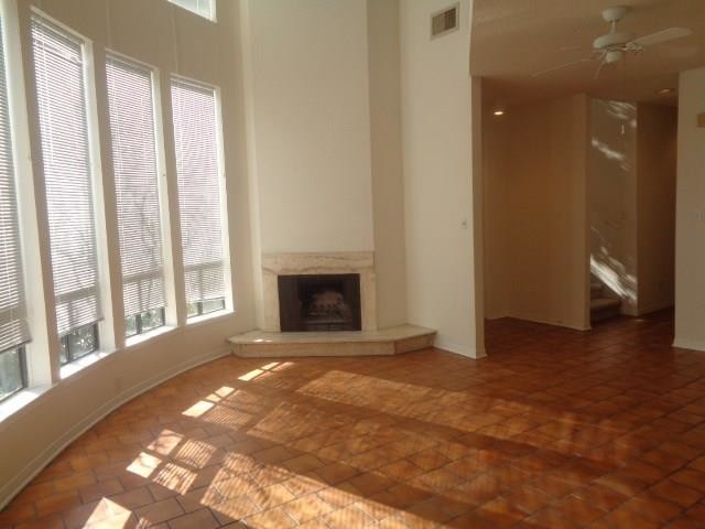 Building Photo - 1112 Bering Dr