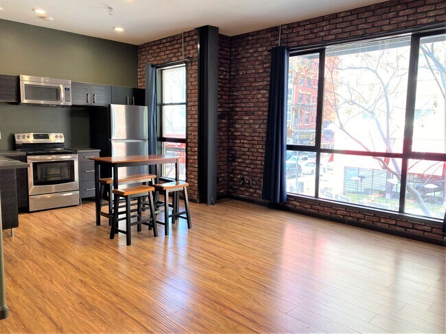 Foto del edificio - Corner One Bedroom Loft for Rent!!!