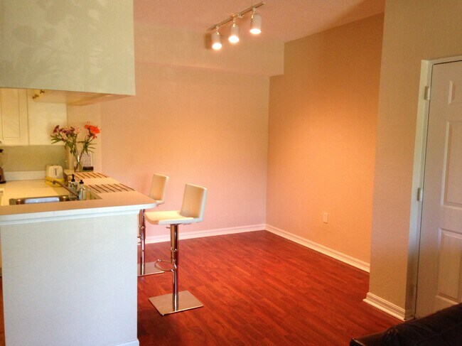 Foto del edificio - 3022 Alcazar Pl