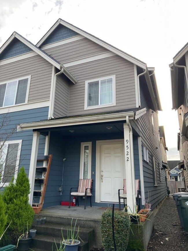 Building Photo - Beautifully maintained Home Gated Communit...