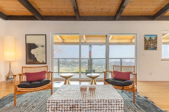 Building Photo - Spectacular Furnished 4 Bedroom/ 3 Bath Mid-Century Modern Retreat in Encinitas