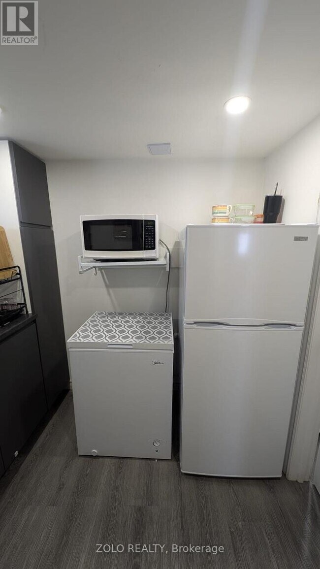 Photo du bâtiment - LOWER / BASEMENT - 285 WEST 31 STREET