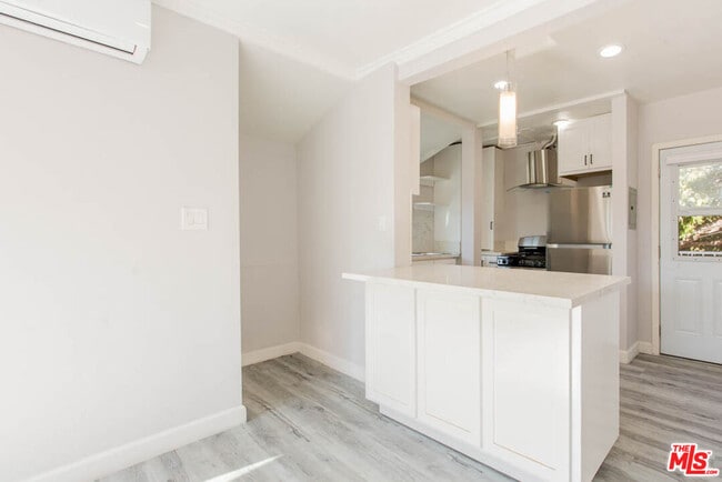 Building Photo - 8525 Cadillac Ave