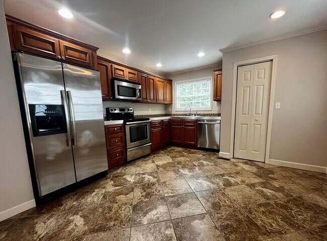 Foto del edificio - 48 Nathan Drive