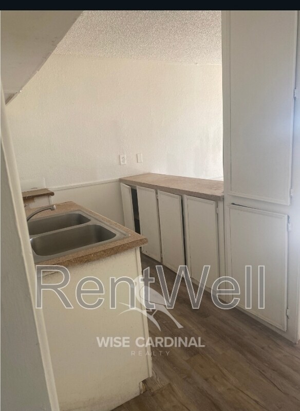 Building Photo - 722 N Broadway St