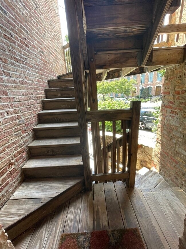 Building Photo - 1856 N Lincoln Ave