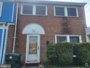 Building Photo - 17 Roberts Pl
