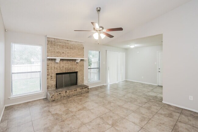 Building Photo - 2408 Colonial