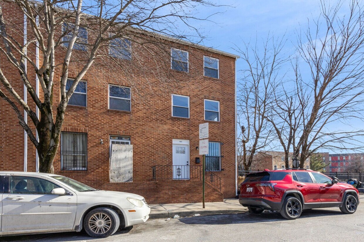 Primary Photo - ***SECTION 8 ***4-bedroom, 2-bathroom end-...