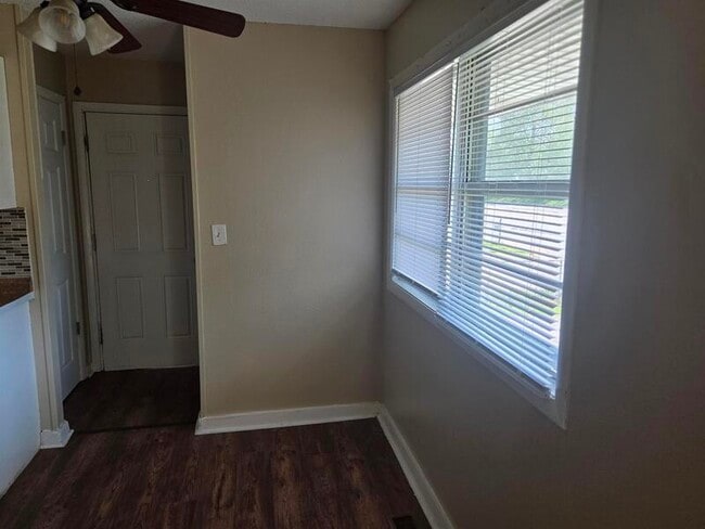 Foto del edificio - 3316 N Emerson Ave