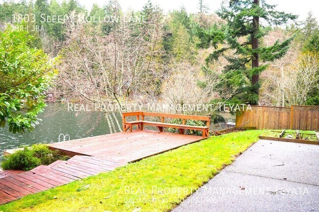 Building Photo - Exceptional Lakeside Home!!