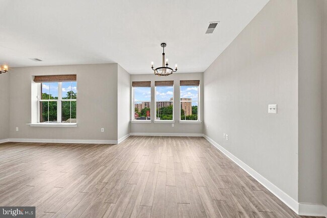 Building Photo - 989 S Buchanan St