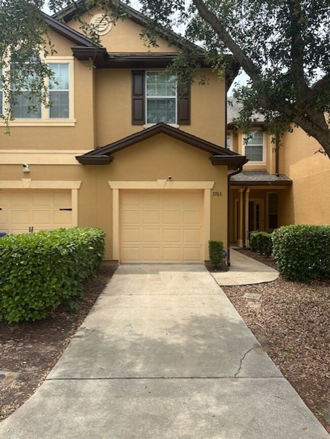 Building Photo - Townhome in the heart of Arlington Hills!!!