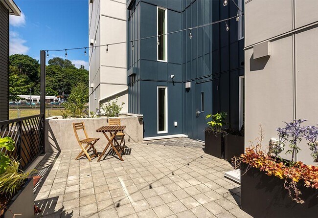 Building Photo - Contemporary Studio Apartments - Modern and Affordable Living