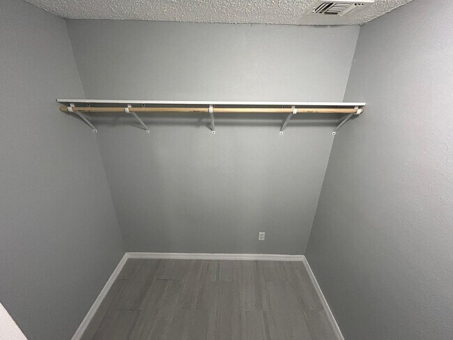 Foto del edificio - Spacious 5 Bedroom Home forRent in Tampa