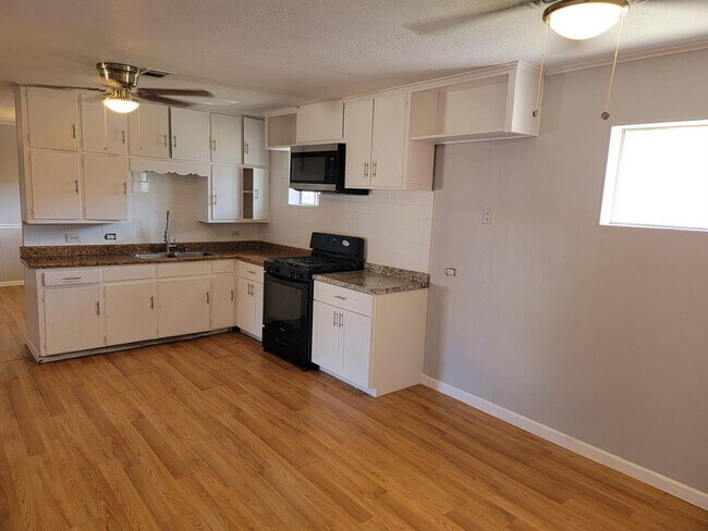 Building Photo - 311 San Jacinto St