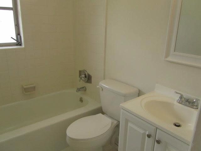 Foto del edificio - 325 N Ware Dr