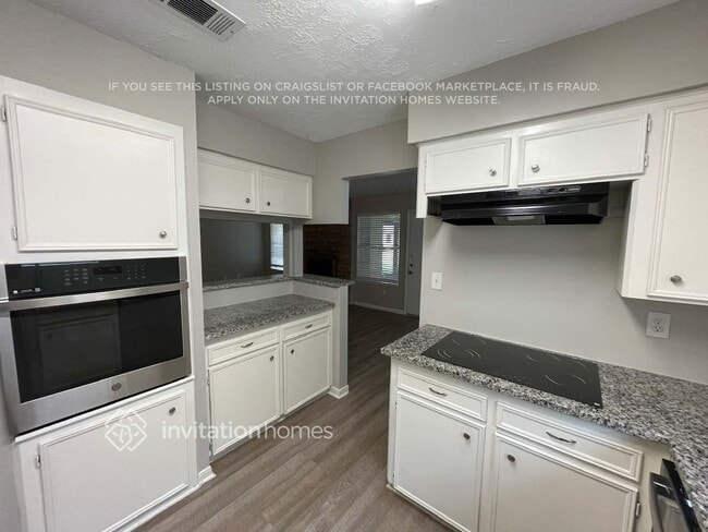 Building Photo - 16519 Cairngorm Dr